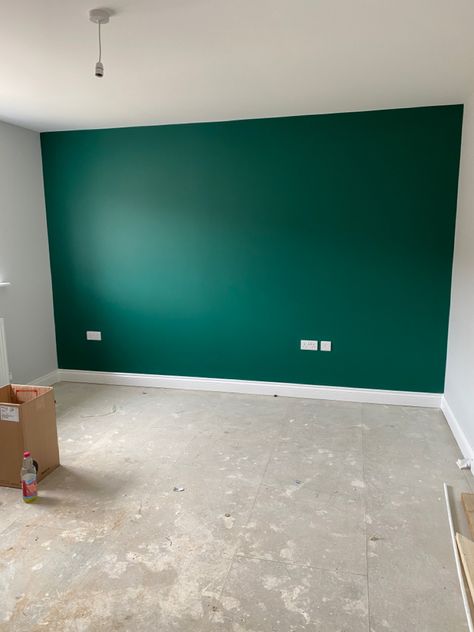 Two Colored Walls, Emerald Green Wall Paint, Kitchen Wall Painting Ideas, Bedroom Wall Paint Colors, Massage Room Design, Room Color Combination, Wall Color Combination, Bedroom Color Combination, House Wall Design