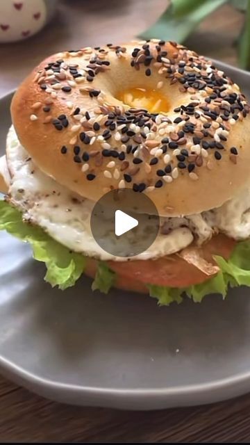 Rasa Cooking Show on Instagram: "Starting the day right with this mouthwatering bagel sandwich! 🥯🍅🥚 Who’s hungry? 😋 Ingredients: Bagels (your choice of flavor) Cream cheese Sliced turkey Tomatoes, sliced Eggs Lettuce #BagelSandwich #BreakfastGoals #DeliciousEats #SandwichLovers #HealthyEating #EasyRecipes #letseatcanada" Bagel Egg Sandwich Breakfast Recipes, Egg On Bagel, Everything Bagel Sandwich, Egg White Bagel Sandwich, Everything Bagel Breakfast Sandwich, Flavored Cream Cheeses, Bagel Sandwich, Sliced Turkey, Start The Day