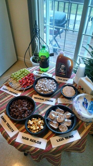 Star Wars marathon party Star Wars Themed Breakfast, Star Wars Themed Party Food, Star Wars Themed Charcuterie Board, Star Wars Marathon Food, Movie Marathon Food Ideas, Star Wars Themed Foods, Star Wars Appetizers Food Ideas, Star Wars Movie Night Snacks, Star Wars Watch Party