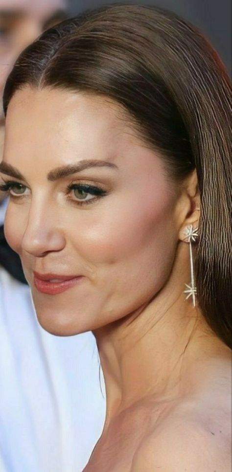 Kate Middleton Skin, Kate Middleton Earrings, Kate Middleton Makeup, Kate Makeup, Elsa Hosk Style, Princess Kate Style, Düşes Kate, Princesse Kate Middleton, Prince Charles And Diana