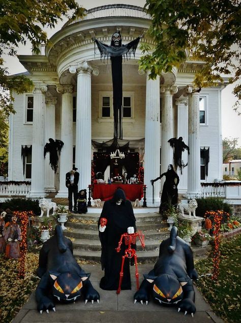 Grandin Road Halloween, Giant Cats, Spooky Outdoor Halloween Decor, Best Halloween Decorations, Halloween Entryway, Window Porch, Giant Cat, Halloween Wreaths, Fun Halloween Decor