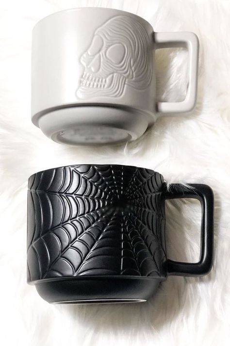 Starbucks Halloween, Dark Home Decor, Cerámica Ideas, Tanah Liat, Goth Home, Goth Home Decor, Dark Home, Goth Decor, Mug Decorating