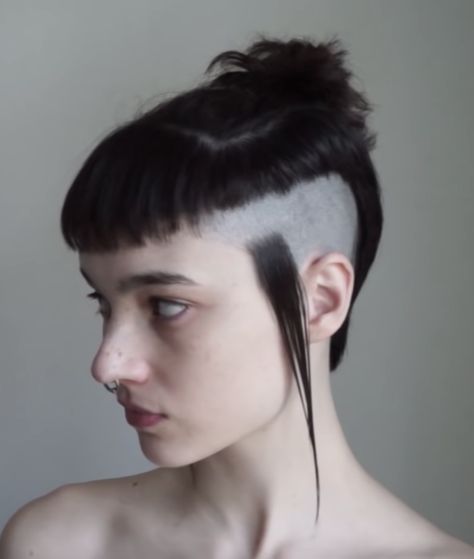 Shaved Female Hairstyles, Shaved Hairline Women, Diy Punk Haircut, Alt Shaved Head, Fem Mohawk, Shaved Head With Bangs, Mohawk Women Short, Side Shaved Hairstyles Medium, Cyberpunk Haircut