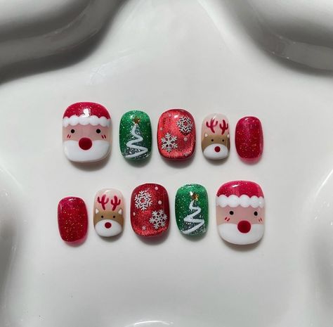 Christmas Nail Art Design 🎄🎅 📞For... - PrettyCure Nail Spa Chrismas Nail Art, December Nail Designs, Christmas Nail Inspo, Nail Noel, Graffiti Nails, Nail Art Noel, Christmas Nail Art Ideas, Kawaii Nail Art, Xmas Nail Art