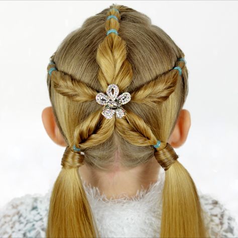 As Christmas gets closer, more and more beautiful festive hairstyles appear on social media. Looking for hair inspiration I have found a photo of this amazing Christmas snowflake hairstyle. The next day we were filming a video tutorial :) This hairdo is very cute and adorable for the winter holidays. And I hope it will get a special place among your best Christmas hairstyles. No braiding, just elastics and hair decorations. Hair Stules, Easy Toddler Hairstyles, Cute Toddler Hairstyles, Celtic Hair, Easy Little Girl Hairstyles, Frozen Hair, Easy Hairstyles For Kids, Girl Hair Dos, Gorgeous Gray Hair