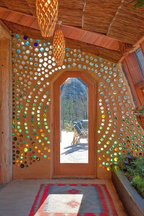 Casa Hobbit, Earth Bag Homes, Interior Boho, Bottle House, Earthship Home, Bottle Wall, Cob House, Earth Homes, Natural Building