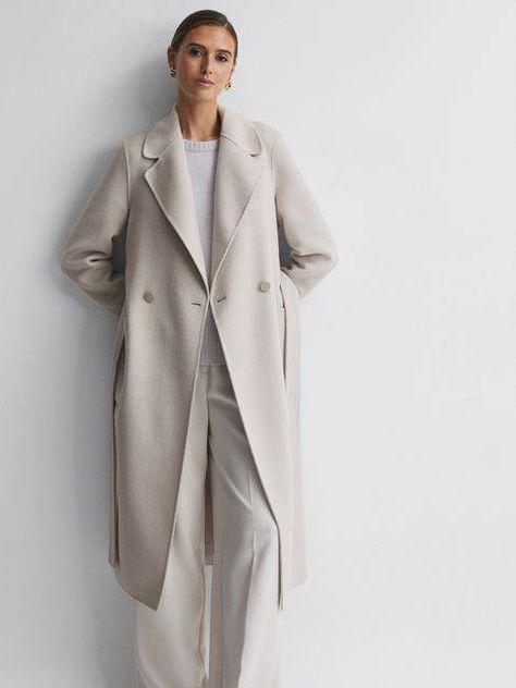 7 Tips on Mastering Petite Style From a Fashion Expert | Who What Wear UK Reiss Coat, Outfit For Petite Women, Outfits For Petite, Couture Invisible, Oversized Clothes, Flattering Outfits, Long Wool Coat, Belted Coat, Petite Women