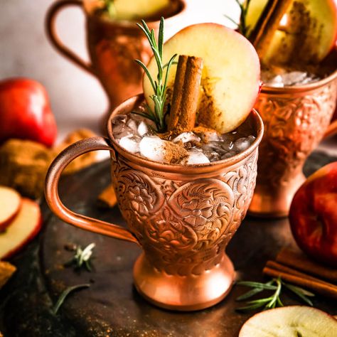 Cider Moscow Mule, Paleo Fall Recipes, Apple Cider Moscow Mule, Paleo Christmas, Paleo Drinks, Moscow Mule Recipe, Creative Cocktails, Keto Cocktails, Peach Recipes