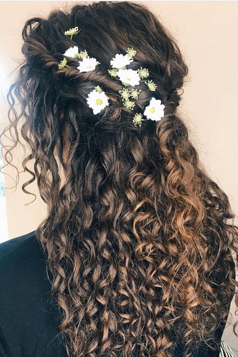 Elegant Bohemian, Curly Wedding Hair, Naturally Curly Hair, Beautiful Curls, Penteado Cabelo Curto, Marriage Ceremony, Short Curly Hair, Wedding Hair And Makeup, Long Curly Hair