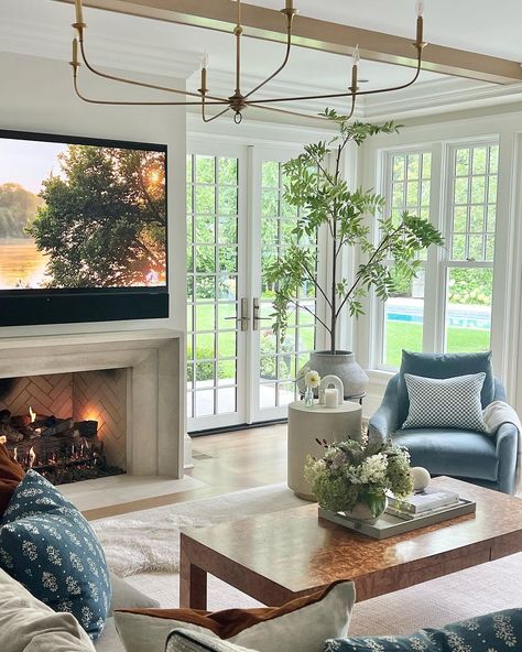 Erin Gates (@elementstyle) • Instagram photos and videos Sectional Sofa Decor, Erin Gates Design, Erin Gates, Family Room Design, Living Room Inspo, New Living Room, Classic House, Future House, Room Inspo