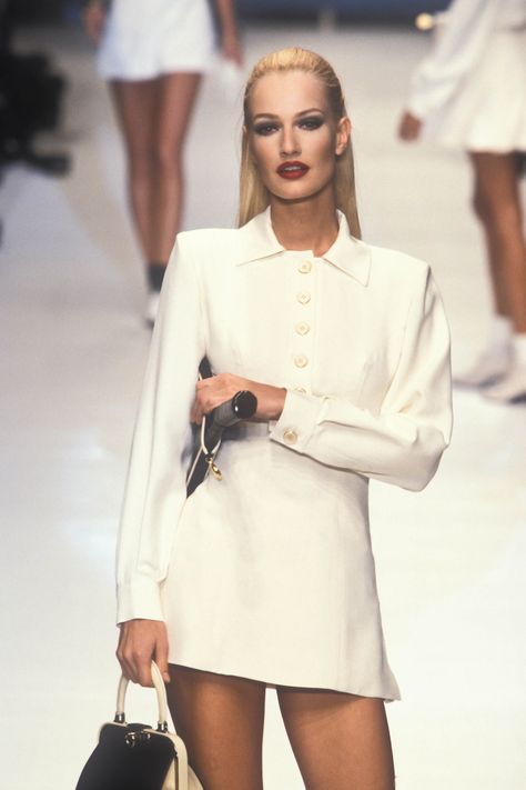 Dior Vintage Runway, 90s Workwear Runway, Dior Runway Outfits, Dior Runway 2022, Dior 90s Runway, 90s Runway Fashion Dior, Dior Runway 90s, 90s High Fashion, Dior 90s