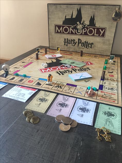 Monopoly Diy, Harry Potter Gifts Diy, Harry Potter Monopoly, Harry Potter Christmas Decorations, Cumpleaños Harry Potter, Harry Potter Merch, Harry Potter Bedroom, Harry Potter Items, Geometric Origami