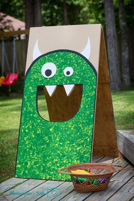 Monster Bean Bag Toss, Easy Halloween Games, Monster First Birthday, Diy Halloween Party, Dekorasi Halloween, Monster Birthday Parties, Disneyland Halloween, Bag Toss, Bean Bag Toss