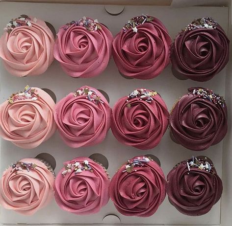 Professional Desserts, Ombré Cupcakes, Cupcakes Flores, Elegant Cupcakes, Fancy Cupcakes, Pretty Cupcakes, Cupcake Cake Designs, Buttercream Cupcakes, Floral Cupcakes