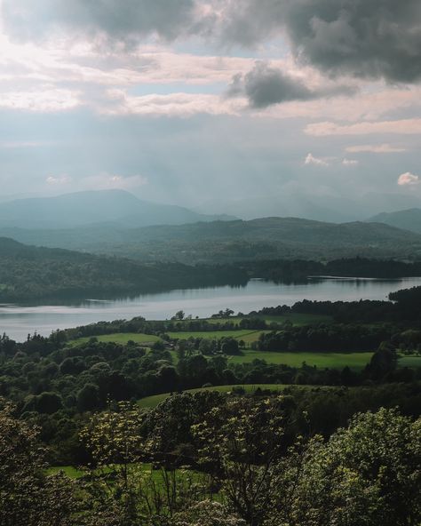 Mini guide to visiting England’s Lake District 🍃⛰️🌲 📌 Save this post for your own planning! ad | press trip @lakedistrictcumbria GETTING THERE/AROUND (car free): 🚞 Catch a train from London - Oxenholme with @avantiwestcoast & then onto Windermere. The journey is only 4 hours in total. 🚌 Once in the Lakes you can easily explore by hopping on the buses that run frequently throughout the Lakes with @stagecoach_bus. WHEN TO VISIT: 🌞 Spring & Autumn is always best to avoid summer crowds... Stagecoach Bus, Train Hopping, Lake District England, Lake Windermere, Visiting England, Bday Ideas, Uk Travel, Lake District, 4 Hours