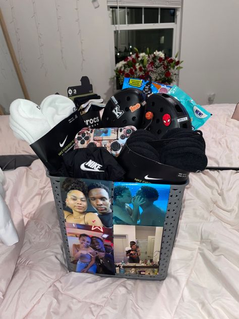 Baskets for my boyfriend 👩🏽‍❤️‍💋‍👨🏾 Boyfriends Easter Basket Ideas, Shoes To Get Your Boyfriend, Cute Birthday Gifts For Your Boyfriend, Cute Boo Baskets For Boyfriend, Nike Gifts For Boyfriend, Care Baskets For Boyfriend, Easter Baskets For Men Boyfriends, Gift Basket For Stud Girlfriend, Boyfriends 19th Birthday Gift Ideas