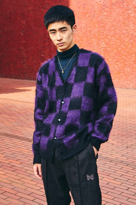 Fashionable Guy Outfits, Guys In Cardigans, Black And Purple Streetwear Outfit Men, Purple Fashion Men, Purple And Black Outfits Men, Purple Outfits For Men, Colourful Mens Fashion, Mens Purple Outfit, Purple Sweater Outfit Men