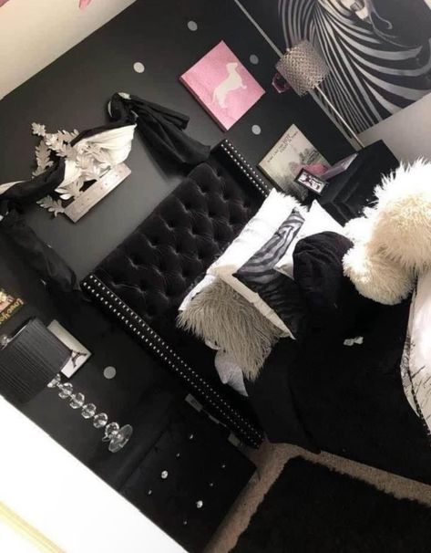 Apartment Fever, Black Room Decor, Black And White Bedroom, Girl Apartment Decor, Glam Bedroom Decor, College Checklist, Black Bedroom Decor, Room Inspired, First Apartment Decorating