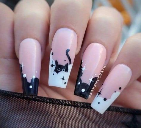 Cat Halloween Nails, Simple Spooky Nails, Halloween Cat Nails, Pastel Halloween Nails, Manicure Halloween, Scary Nail Art, Cat Nail Designs, Scary Nails, Horror Nails