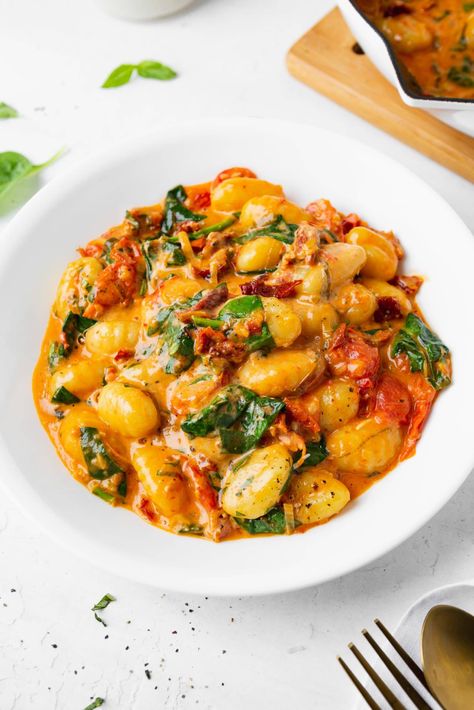 Spinach Gnocchi Recipe, Gnocchi Tomato Sauce, Spinach Gnocchi, Salad Appetizer Cups, Gnocchi Recipe, Favorite Dinner, Sundried Tomato, Favorite Recipes Dinner, Gnocchi Recipes