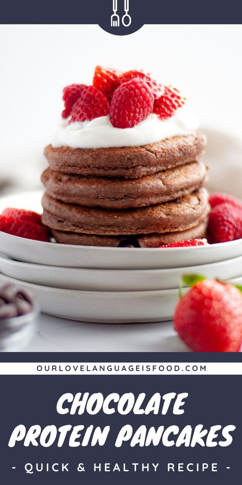 These chocolate protein pancakes are the absolute best! This high-protein, eggless pancakes recipe makes fluffy pancakes that are healthy, filling, and delicious! And this is a great recipe for protein pancakes without banana for the chocolate lover. Protein Pancakes Without Banana, Fluffy Protein Pancakes, Healthy Pancakes Easy, Eggless Pancake Recipe, Pumpkin Pie Vegan, Vegan Cake Recipe, Eggless Pancakes, Gluten Free Protein Pancakes, Vegan Panna Cotta