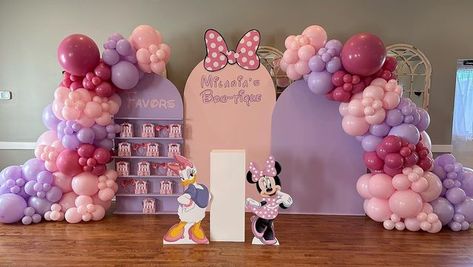 Minnie Mouse Birthday Balloon Ideas, Minnie’s Bow Toons Birthday, Minnie Mouse Bowtique Birthday Party Ideas, Minnie's Boutique Birthday, Minnie Bow Toons Party, Minnie Mouse Daisy Duck Birthday Party, Minnie And Daisy Birthday Party Decor, Minnies Bowtique Party Decoration, Minnie’s Bowtique Party