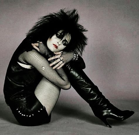 Uk Icon, Traditional Goth, 80s Goth, Siouxsie Sioux, Dark Wave, Goth Bands, 80s Punk, Goth Subculture, Marc Bolan