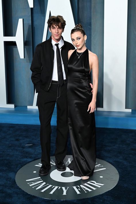 Emma Chamberlain And Role Model, Model Red Carpet, Lowkey Couple, Musician Boyfriend, Peter Mcpoland, Tucker Pillsbury, Casual Date Night, Emma Chamberlain, Vanity Fair Oscar Party