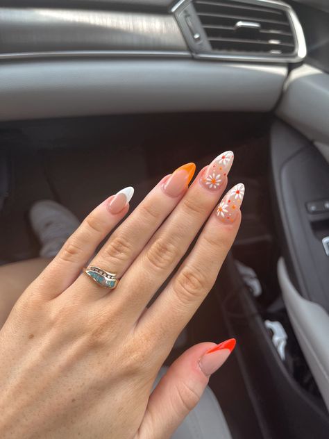 Almond shaped gel acrylics with orange and white flowers White And Orange Nail Designs, Hen Nails, Orange And White Nails, White Nails Spring, Nessa Nails, Summer Nails Almond, Spring Break Nails, Orange Nail Designs, Nails Summer Nails