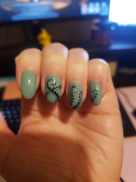 Felt this color was perfect for some octopus, even cthulhu themes. Seattle Kraken Nails, Tentacle Nail Art, Cthulhu Nails, Kraken Nails, Tentacle Nails, Pirates Of The Caribbean Nails, Pirate Nails Design, Octopus Nail Art, Aquatic Nails