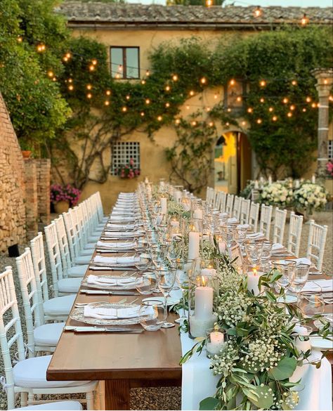 Dreamy Italian Wedding, Italian Villa Wedding Decor, Romantic Tuscan Wedding, Italian Romance Wedding, Italian Garden Theme Wedding, Italian Wedding Flowers Centerpieces, Garden Wedding Italy, Tuscan Wedding Centerpieces, Wedding Venue Ideas Simple