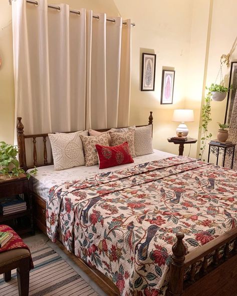 SUSHMITA 🍂: HOME DECOR | DIY👩🏻‍🎨 on Instagram: "Bedroom edit with @indianfabrico . This gorgeous Kantha stitch bedcover is from @indianfabrico …. Comes in various colours & patterns.. Do…" 2022 Bedroom, Instagram Bedroom, Indian Room Decor, Indian Bedroom Decor, Bedroom Decor For Small Rooms, Simple Living Room Decor, Colourful Living Room Decor, India Home Decor, Indian Home Design