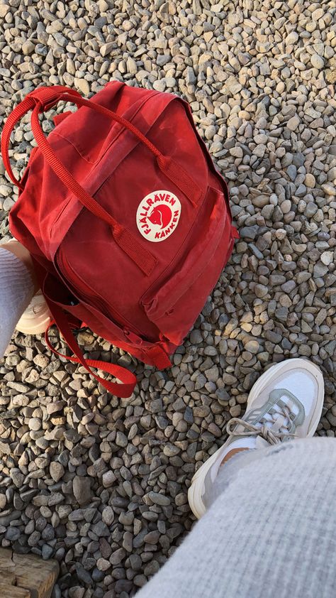 Red Fjallraven Kanken, Fjallraven Aesthetic, Chrysalis Aesthetic, Kanken Bag, Mochila Fjallraven Kanken, Backpack Fjallraven, Fjällräven Kånken, Aesthetic Backpack, Inside My Bag