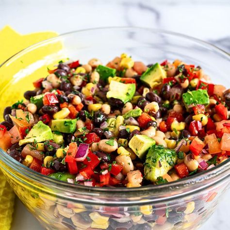 Simple & Fresh Cowboy Caviar - Yummy and fully Latina Food, Crockpot Dips, Sunday Meals, Mediterranean Foods, Cold Dips, Beans And Corn, Mexican Flavors, Banana Sandwich, Healthy Entrees