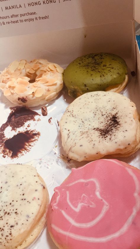 Donat Jco, Jco Donuts, Food Gallery, Delicious Donuts, Snack Cake, Snap Food, Instagram Food, Food Snapchat, Interesting Food Recipes