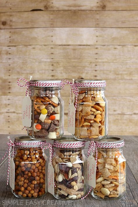 Snack Mix Ideas :: #snackmix #snackmixideas #homemadegift #giftsinajar Chex Mix Packaging Gift Ideas, Snack Jar Ideas, Easy Snack Mix Recipes, Snack Mix Ideas, Doorgift Ideas, Ranch Chex Mix, Chex Recipes, Sweet Chex, Easy Snack Mix