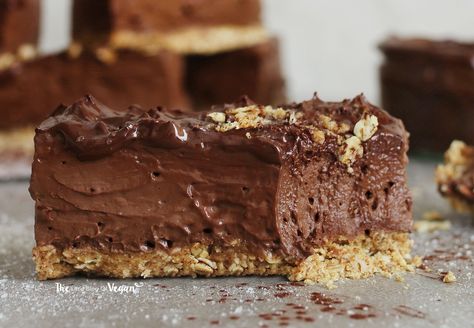 No-Bake Chocolate Mousse Bars recipe | The Little Blog Of Vegan Chocolate Mousse Bars, Moose Dessert, Vegan Chocolate Mousse Cake, Vegan Mousse, Vegan Chocolate Mousse, Vegan Cakes, Dessert Bar Recipe, Wedding Sweets, Food Chocolate