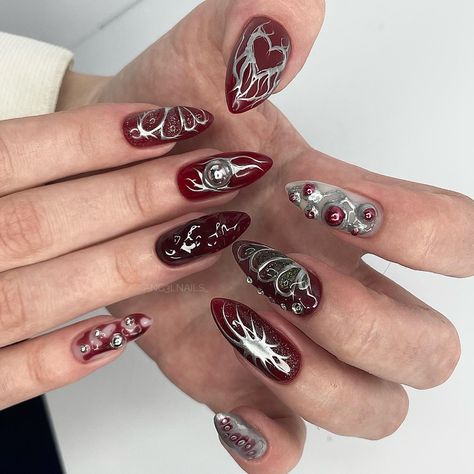 Red Sliver Nails, Romantic Red Nails, Y2k Dark Red Nails, Y2k Nail Art Designs, Red Silver Nail Designs, Valentines Nails Dark, Alternative Valentines Nails, Dark Valentine Nails, Grunge Valentines Nails