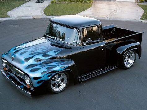 #Ford F-100 with an awesome paint job. #Classic #American #PickUp #Truck #Custom #Cool #Flames 1956 Ford F100, Black Truck, Kustom Cars, Old Ford Trucks, Classic Ford Trucks, Old Pickup, Truck Yeah, Cars Muscle, Classic Pickup Trucks