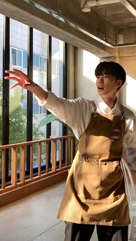 Korean Cafe Uniform, Barista Uniform Aesthetic, Bakery Uniform Aesthetic, Apron Outfit Aesthetic, Cat Cafe Uniform, Barista Outfit Men, Chef Outfit Aesthetic, Waiter Outfit Aesthetic, Cafe Uniform Aesthetic