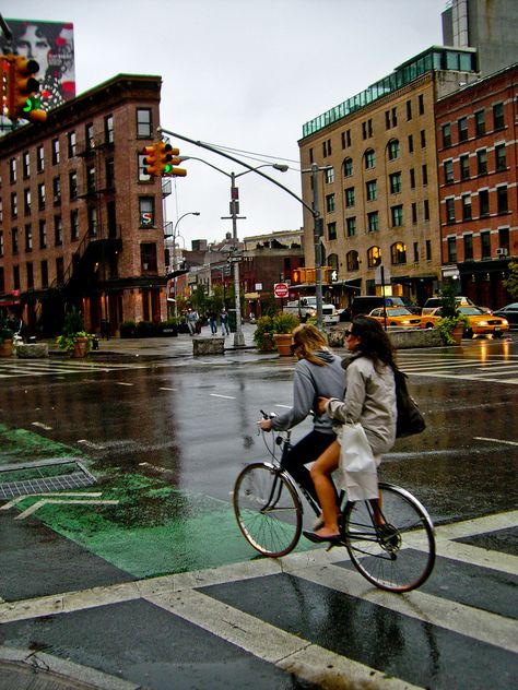 Rainy Bike Ride Aesthetic, Riding Bike Aesthetic, Biking In The Rain Aesthetic, Nyc Bike Aesthetic, Two People Riding A Bike, New York Picture Ideas, Biking In The City, Girl Riding Bike Aesthetic, Rain In Nyc