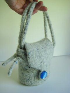 How to Knit and Felt a Small Bag Mini Bag Pattern, Hands Tutorial, Felt Gifts, Diy Bags Purses, Felt Pattern, Diy Purse, Woven Tote Bag, How To Knit, Hand Felted