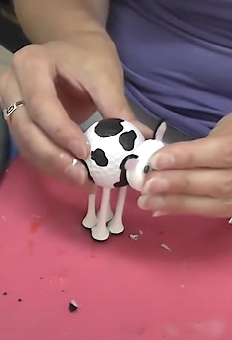 Diy Cow Crafts For Adults, Cow Craft Ideas, Diy Golf Ball Crafts, Golf Ball Art Projects, Crafts With Golf Balls, Ping Pong Ball Ornaments, Cow Crafts For Adults, Cow Diy, Golf Ball Diy Craft Ideas