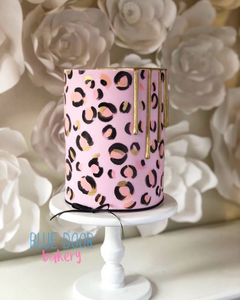 Learn how to paint this gorgoeus leopard print design with my youtube tutorial Leopard Cake Design, Leopard Print Cake Tutorial, Leopard Cake Ideas, Cheetah Print Birthday Cakes, Pink Leopard Print Cake, Leopard Cake Birthday, Leopard Print Cakes Ideas, Leopard Birthday Cake, Leopard Print Birthday Cake