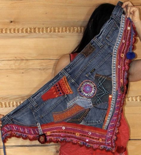 Vetement Hippie Chic, Återvinna Jeans, Artisanats Denim, Upcycled Clothes, Denim Projects, Repurposed Clothing, Estilo Hippie, Jean Crafts, Recycled Jeans