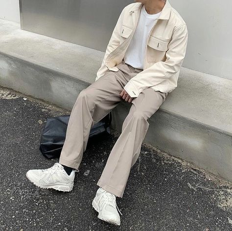 Styling Cream Trousers, Cream Jean Jacket Outfit, Cream Jacket Outfit Men, Men Shirt Style Casual, Cream Trousers Outfit, Cream Jacket Outfit, Summer Outfits Streetwear, Cream Jeans Outfit, Softboy Outfits