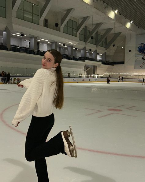 Emma James, Ice Rink, Ice Skating, Skating, A Woman, Leggings, White