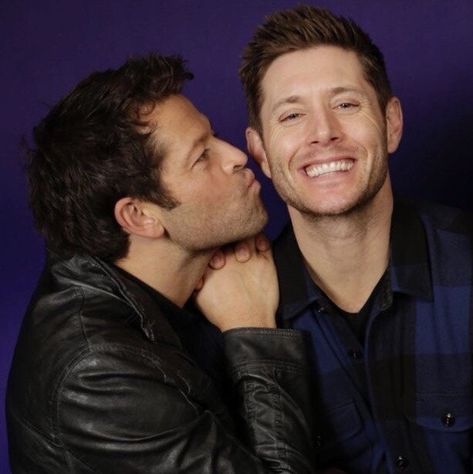 Cas And Dean, Winchester Brother, Supernatural Tumblr, Spn Memes, Supernatural Actors, Jensen And Misha, Supernatural Pictures, Winchester Supernatural, Supernatural Destiel