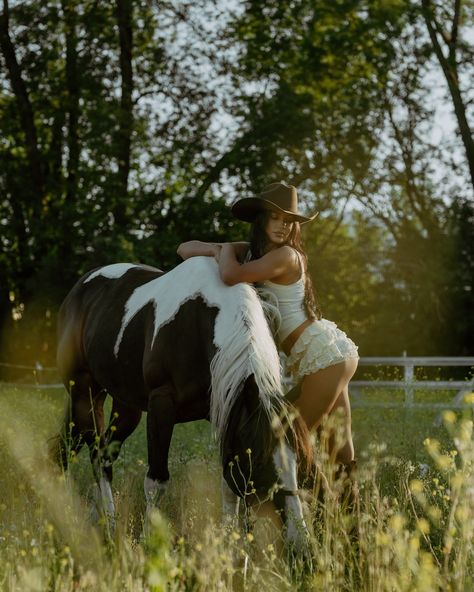 keep up with a cowgirl Paddock Photoshoot, Cowgirl Photoshoot With Horse, Western Inspired Photoshoot, Cowgirl Photoshoot Poses, Cute Country Aesthetic, Western Photoshoot Ideas Cowgirl, Southern Photoshoot, Cow Photoshoot, Cowgirl Photoshoot Ideas