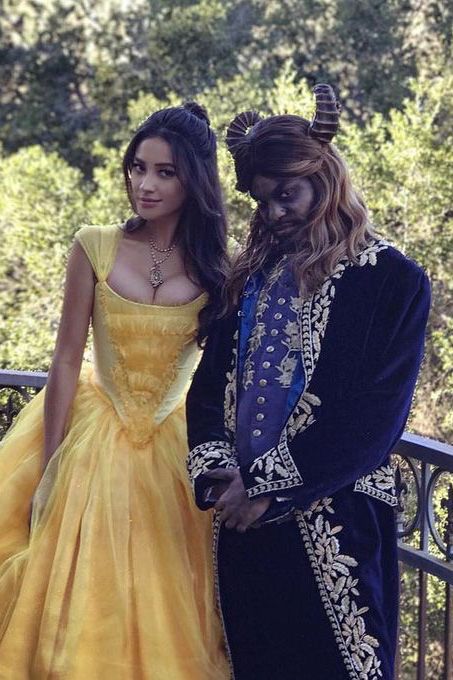 Couple Halloween Costumes Beauty And The Beast, Beast From Beauty And The Beast Costume, Beauty And The Beast Beast Costume, Midevil Couple Costumes, Bell Beauty And The Beast Costume, Halloween Beauty And The Beast, Halloween Costumes Beauty And The Beast, Beauty And Beast Couple Costume, Beauty And Beast Cosplay